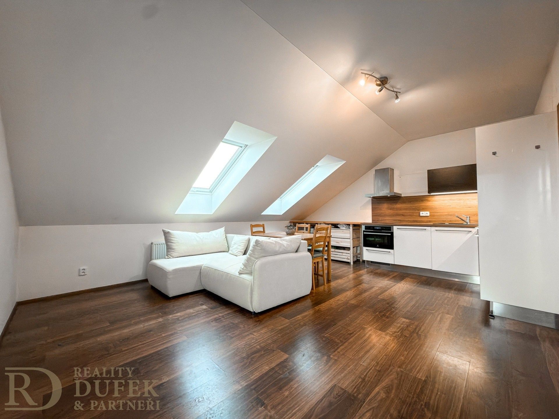 2+kk, Šípková, Mukařov, 51 m²