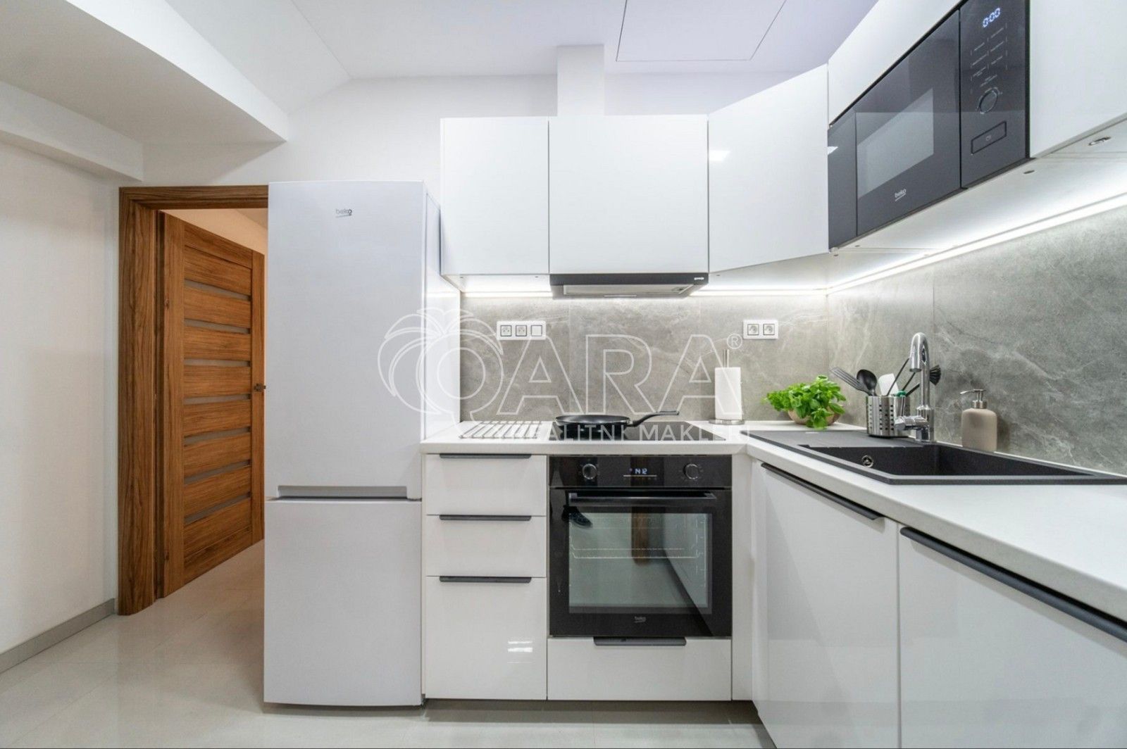 Pronájem byt 2+kk - Sokolovská 12, Praha, 39 m²