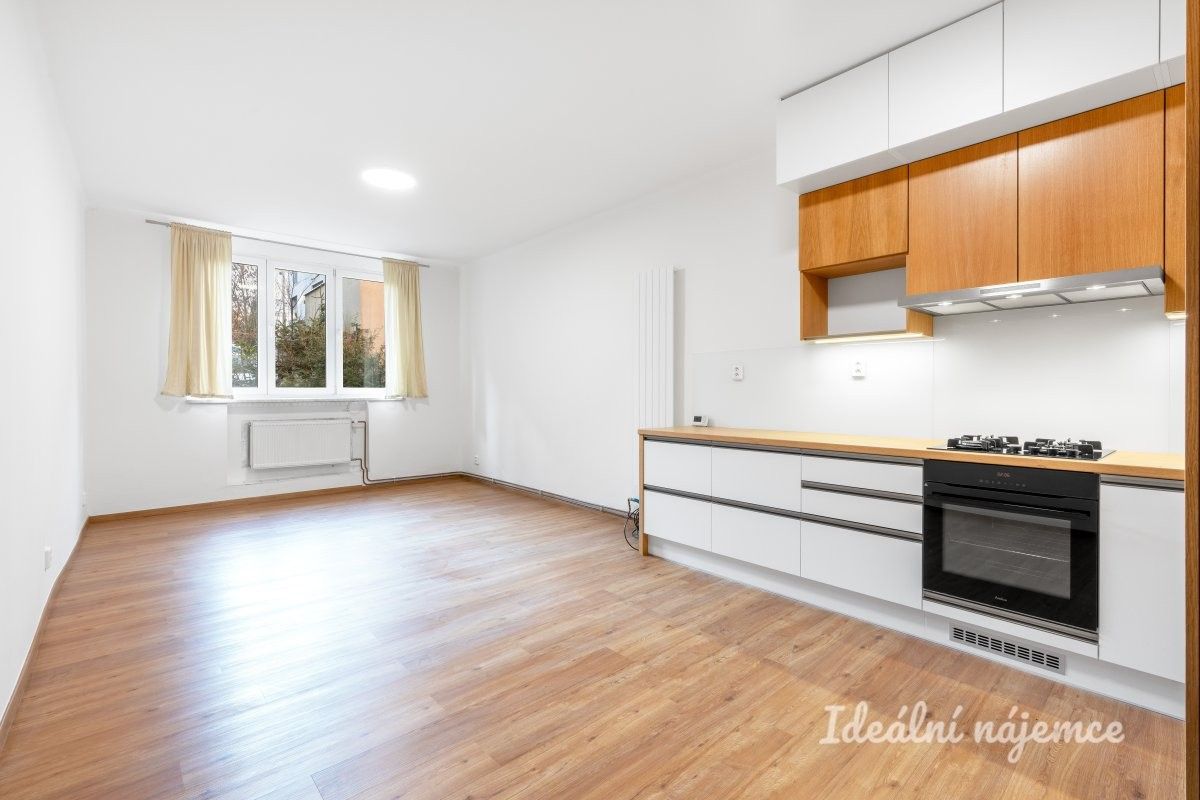 2+kk, Na Jezerce, Praha, 52 m²