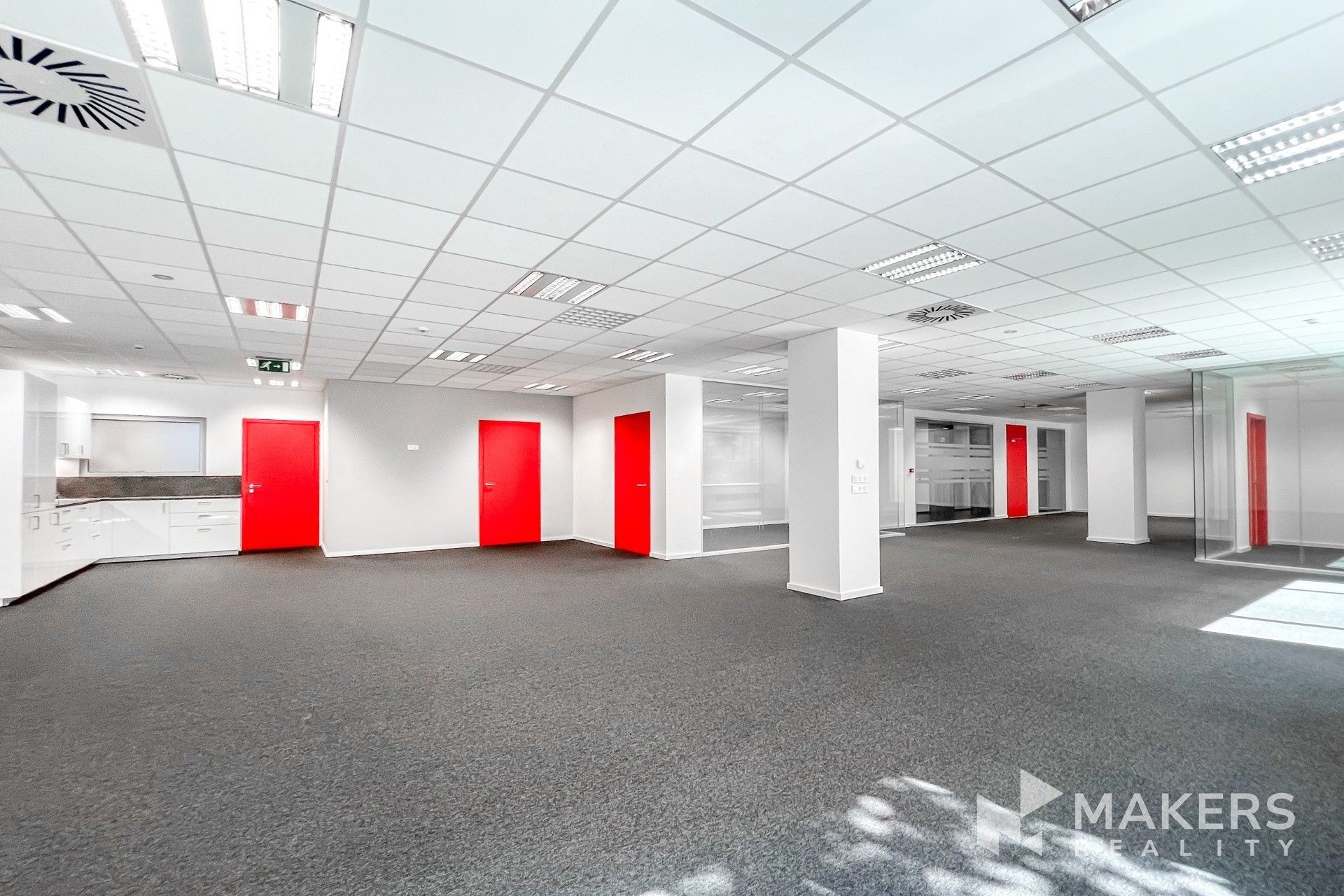 Pronájem kancelář - Thámova, Praha, 252 m²