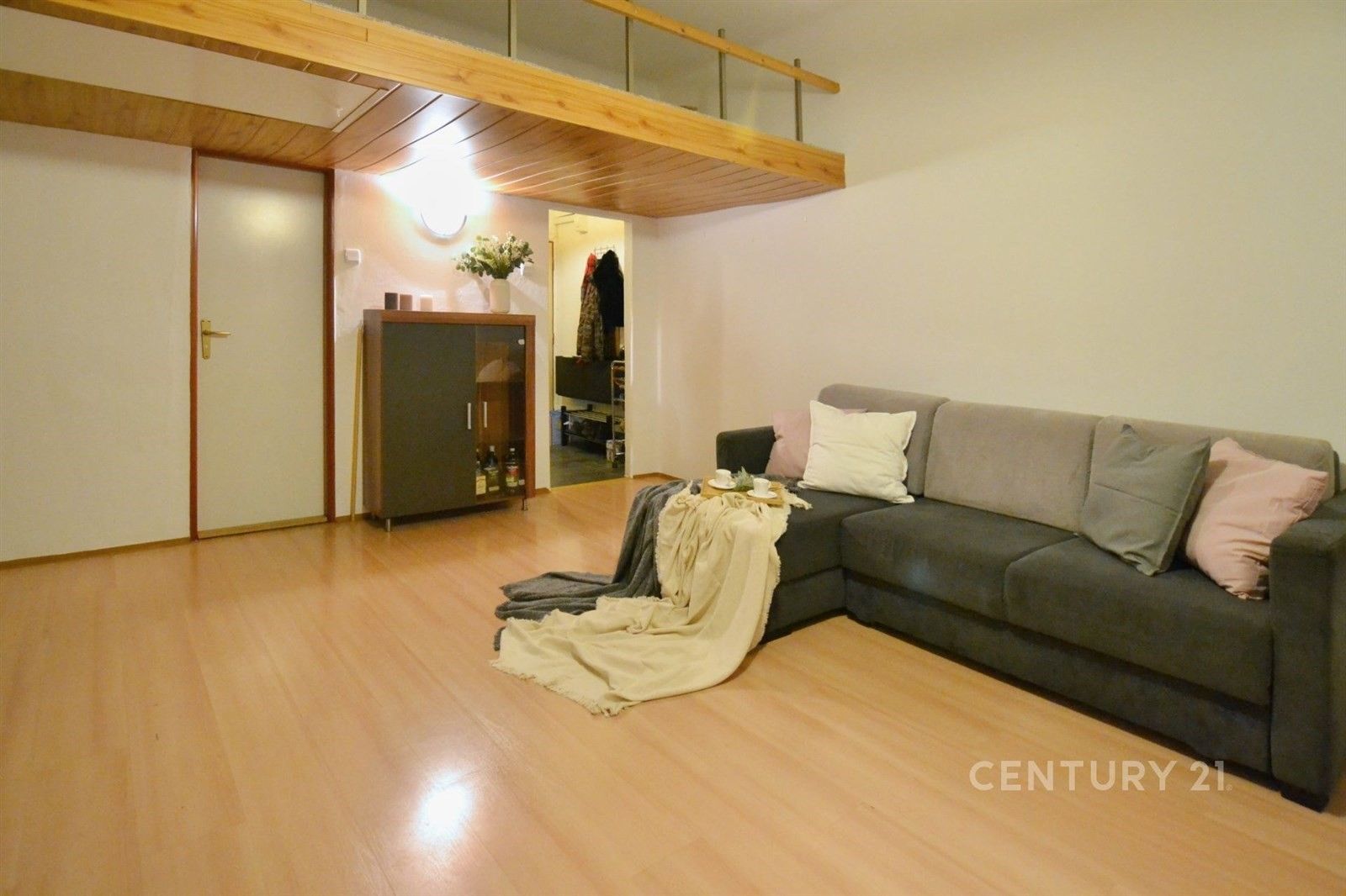 Pronájem byt 1+kk - Dvorecké náměstí 762, Praha, 27 m²