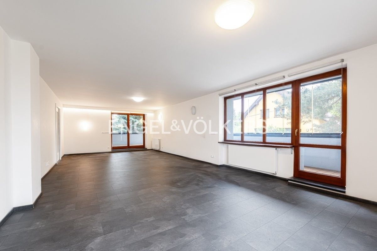 Rodinný dům · 320 m² · Poběžovická 823, Praha Kunratice - 4