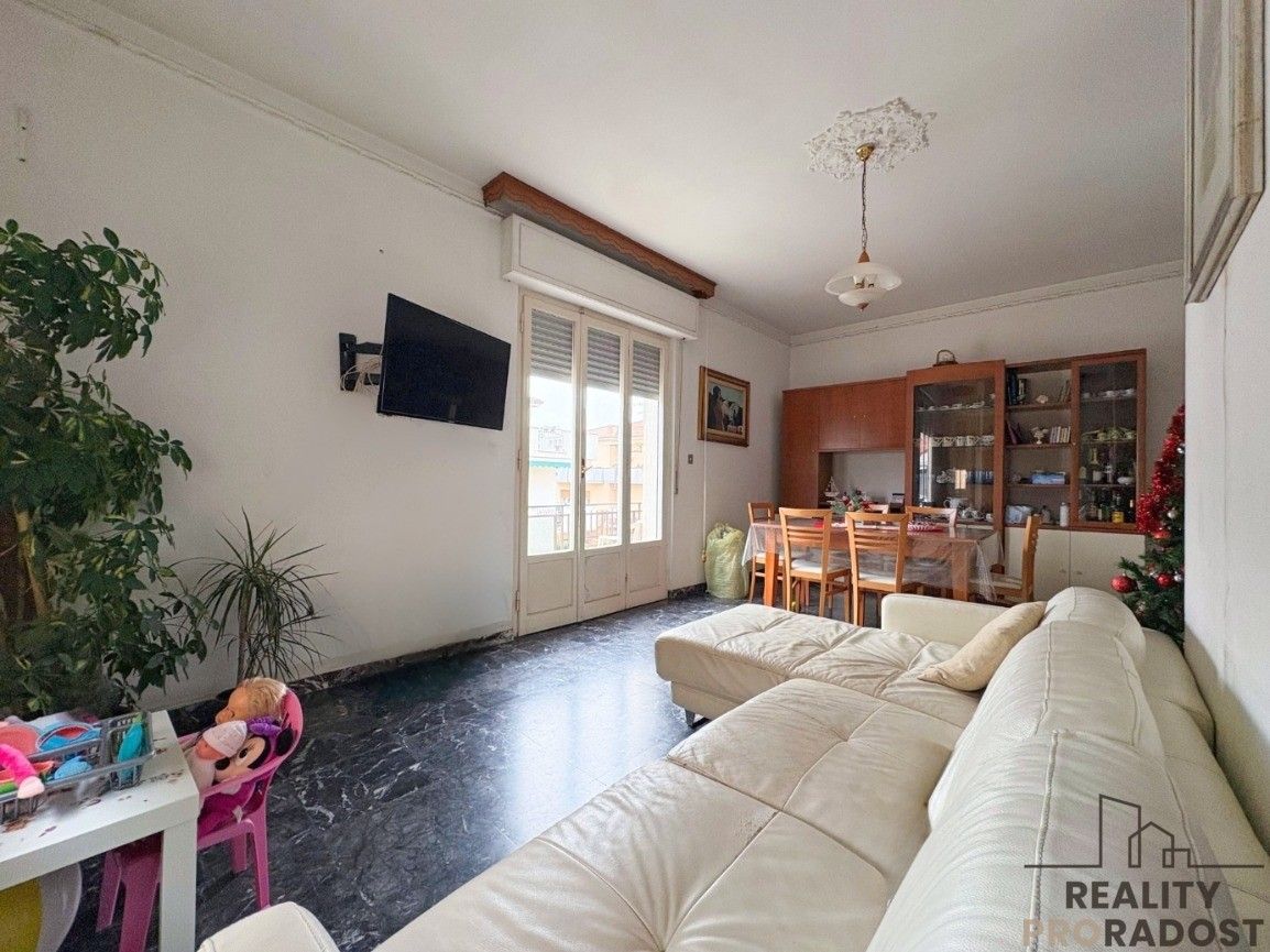 Byty, 987 66, Zahraničí