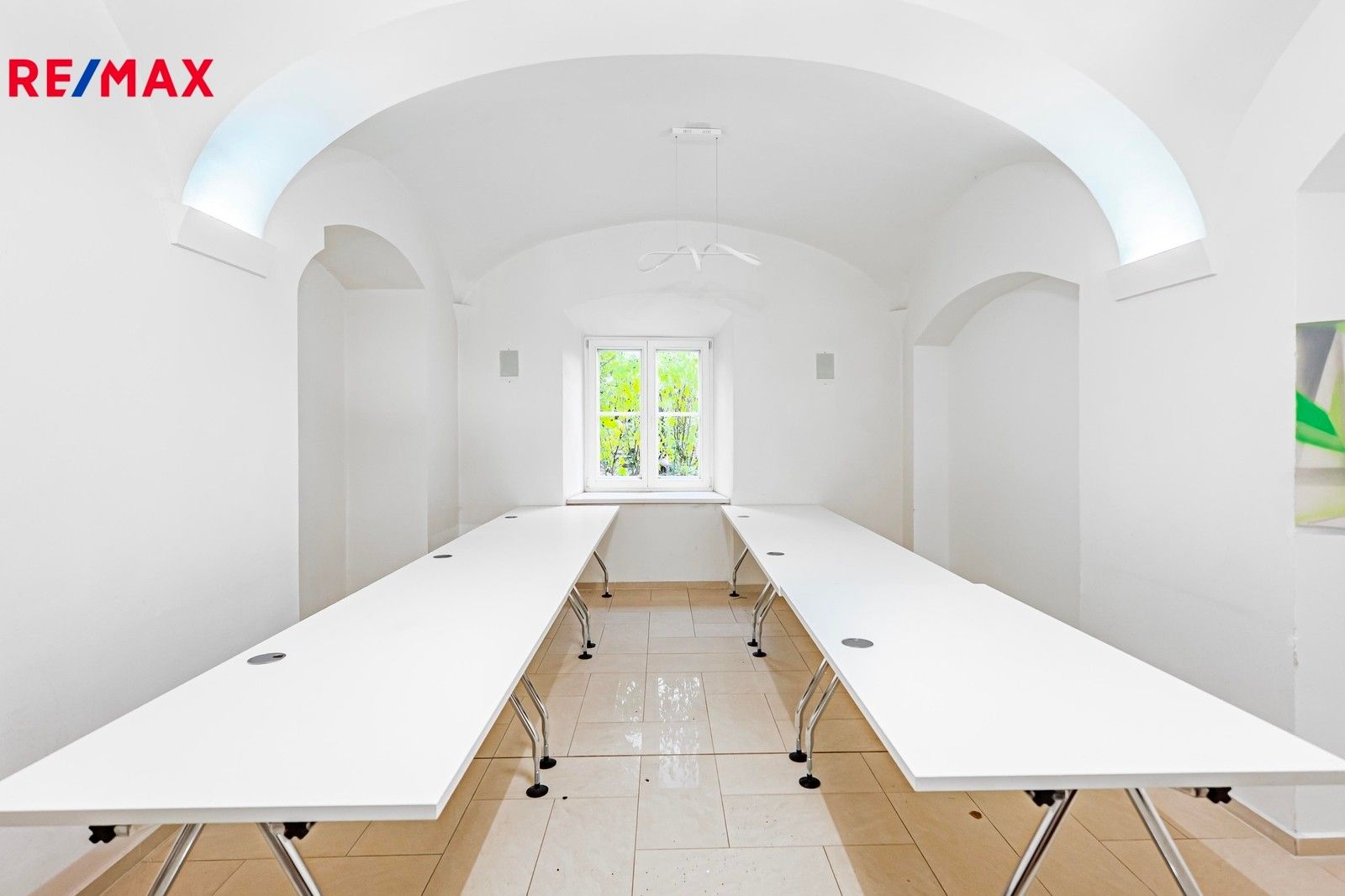 Pronájem kancelář - Kotlaska, Praha, 60 m²