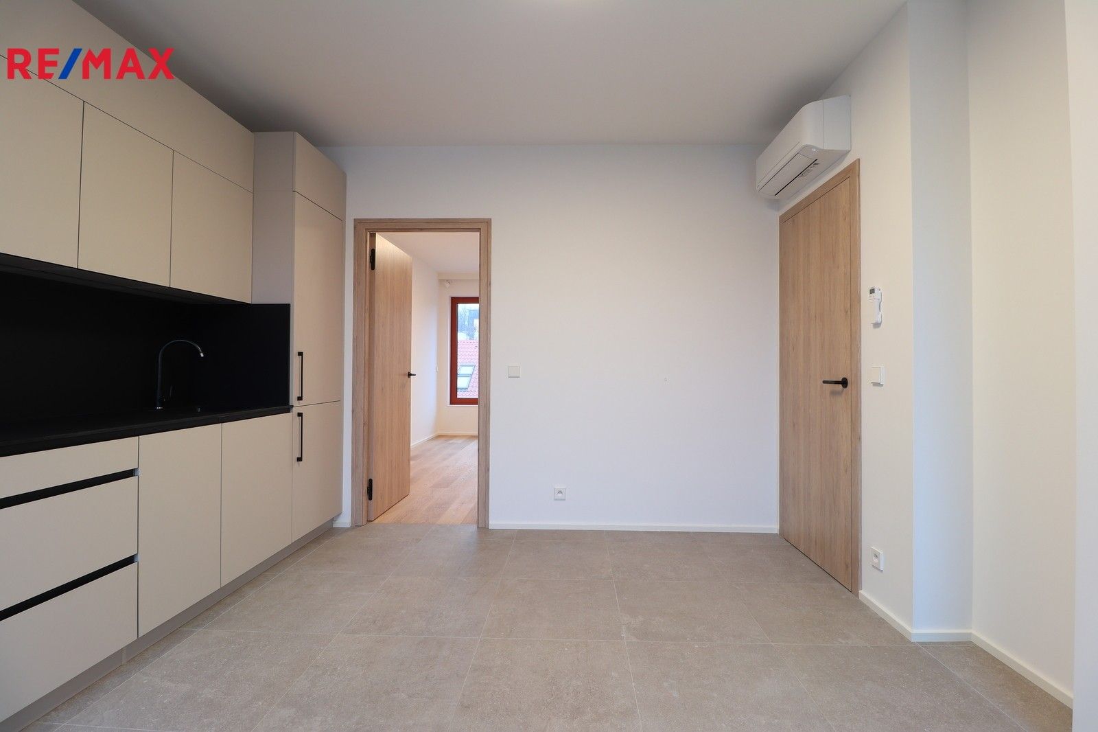 Pronájem byt 1+1 - Musílkova 172, Praha, 40 m²