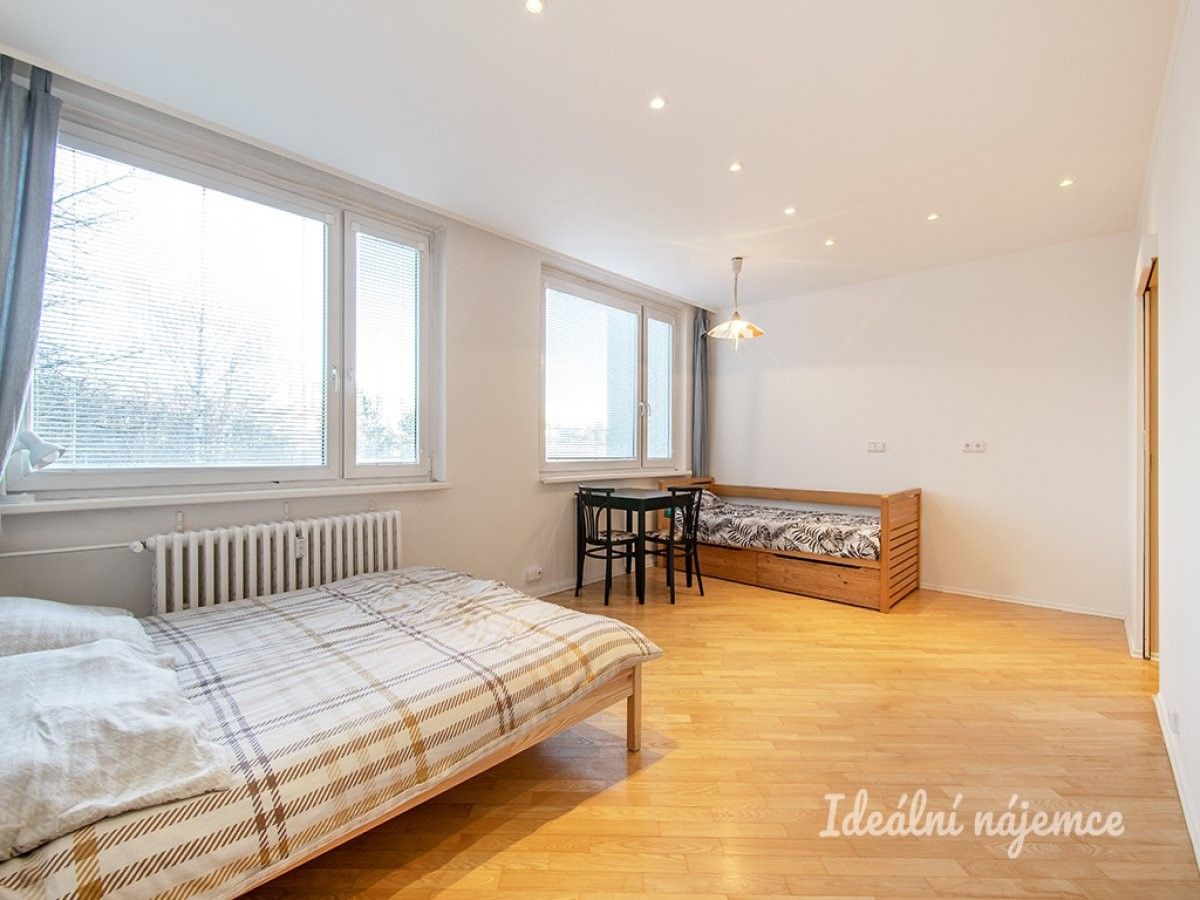 Pronájem byt 1+kk - Nušlova, Praha, 35 m²