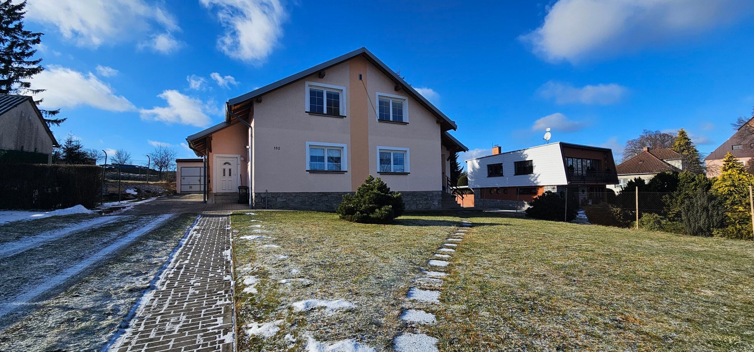 Prodej rodinný dům - Stonařov 182, 320 m²