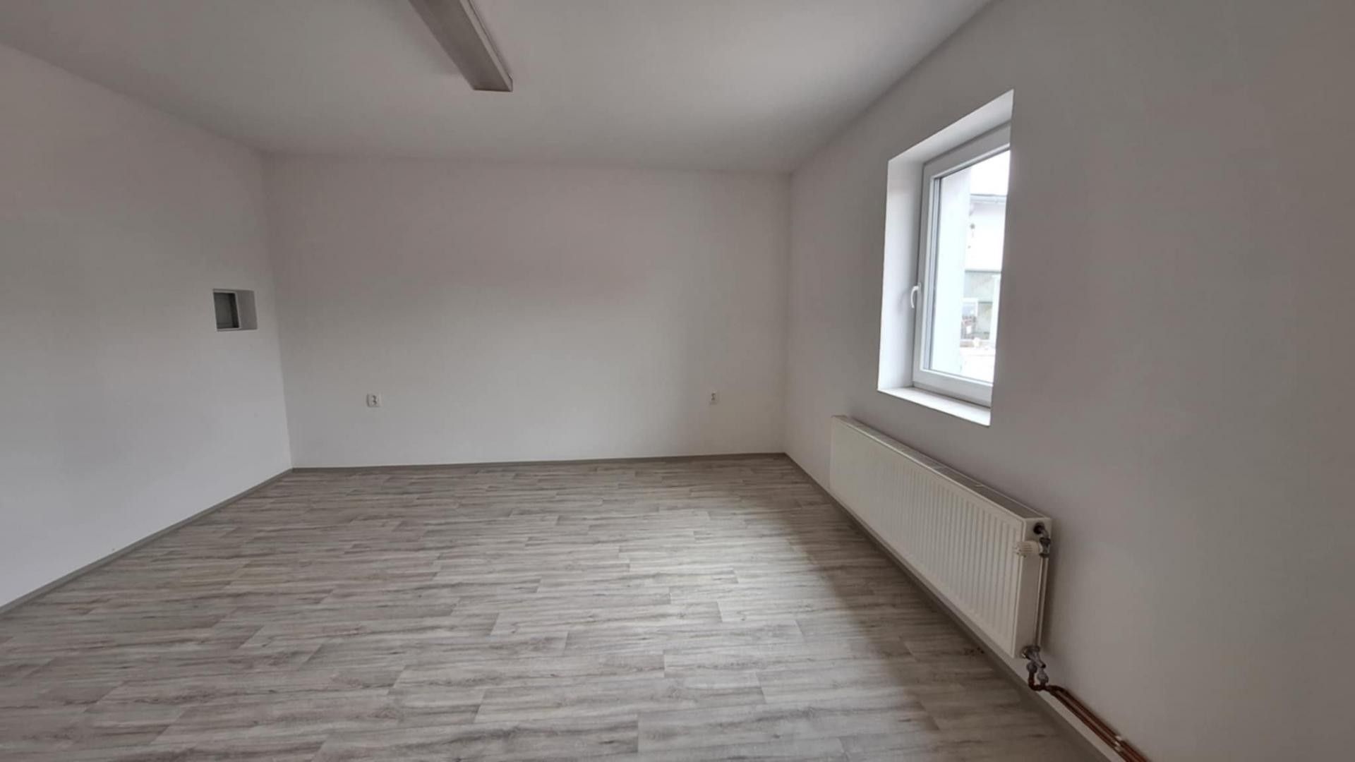 Kanceláře, Husova, Pardubice, 16 m²