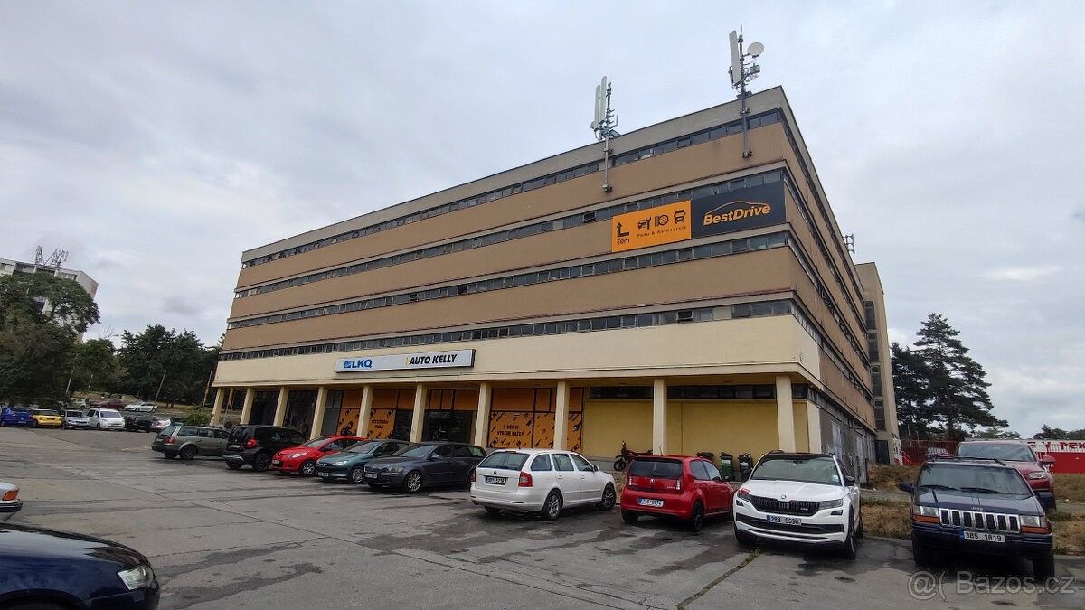 Garáže, Brno, 638 00