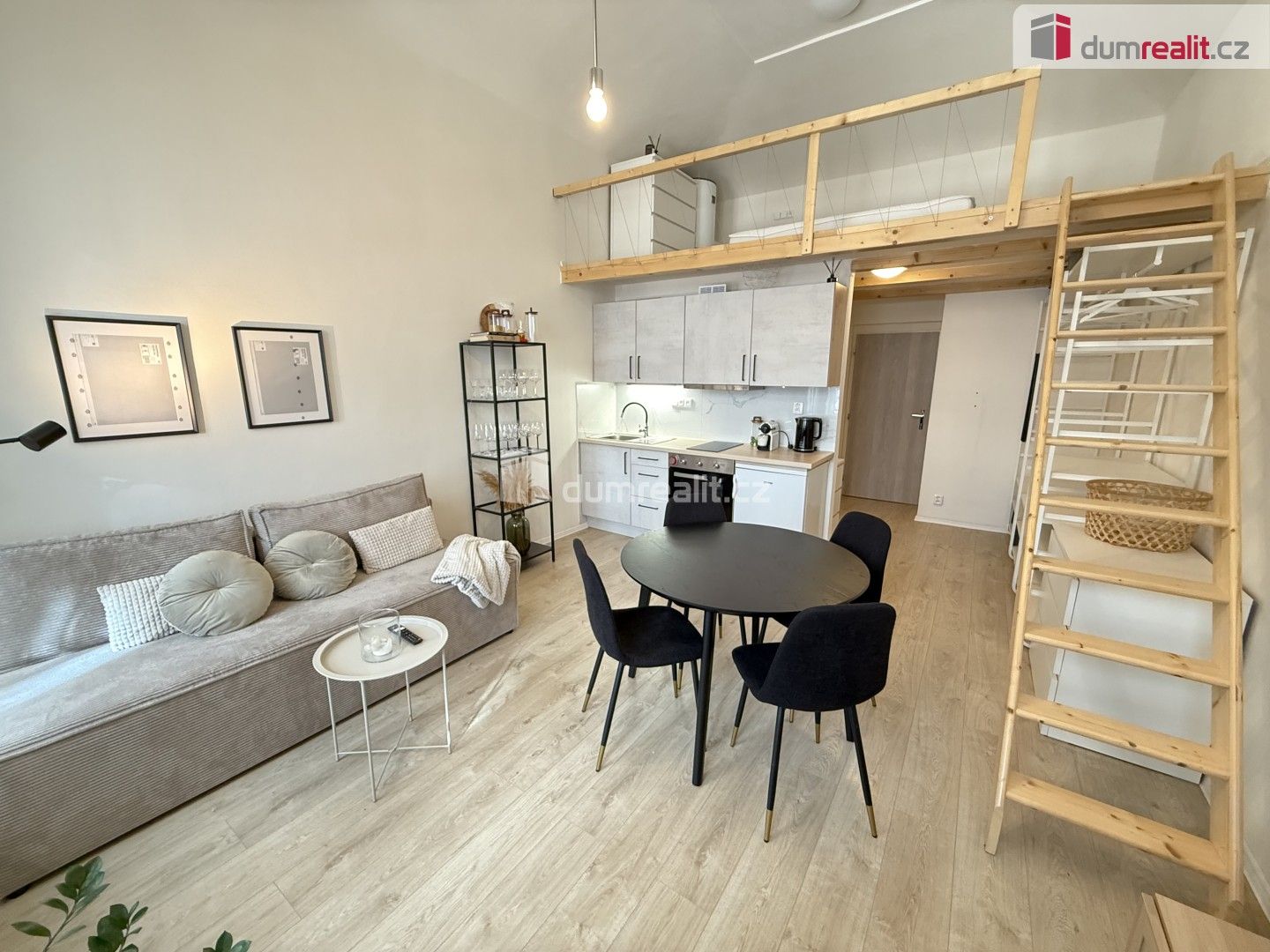 Pronájem byt 1+kk - Na Valentince, Praha, 42 m²