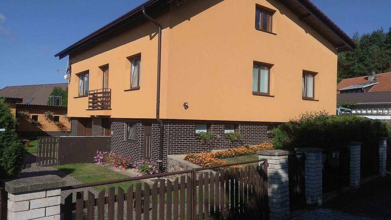 Chaty, Láz, Středočeský kraj