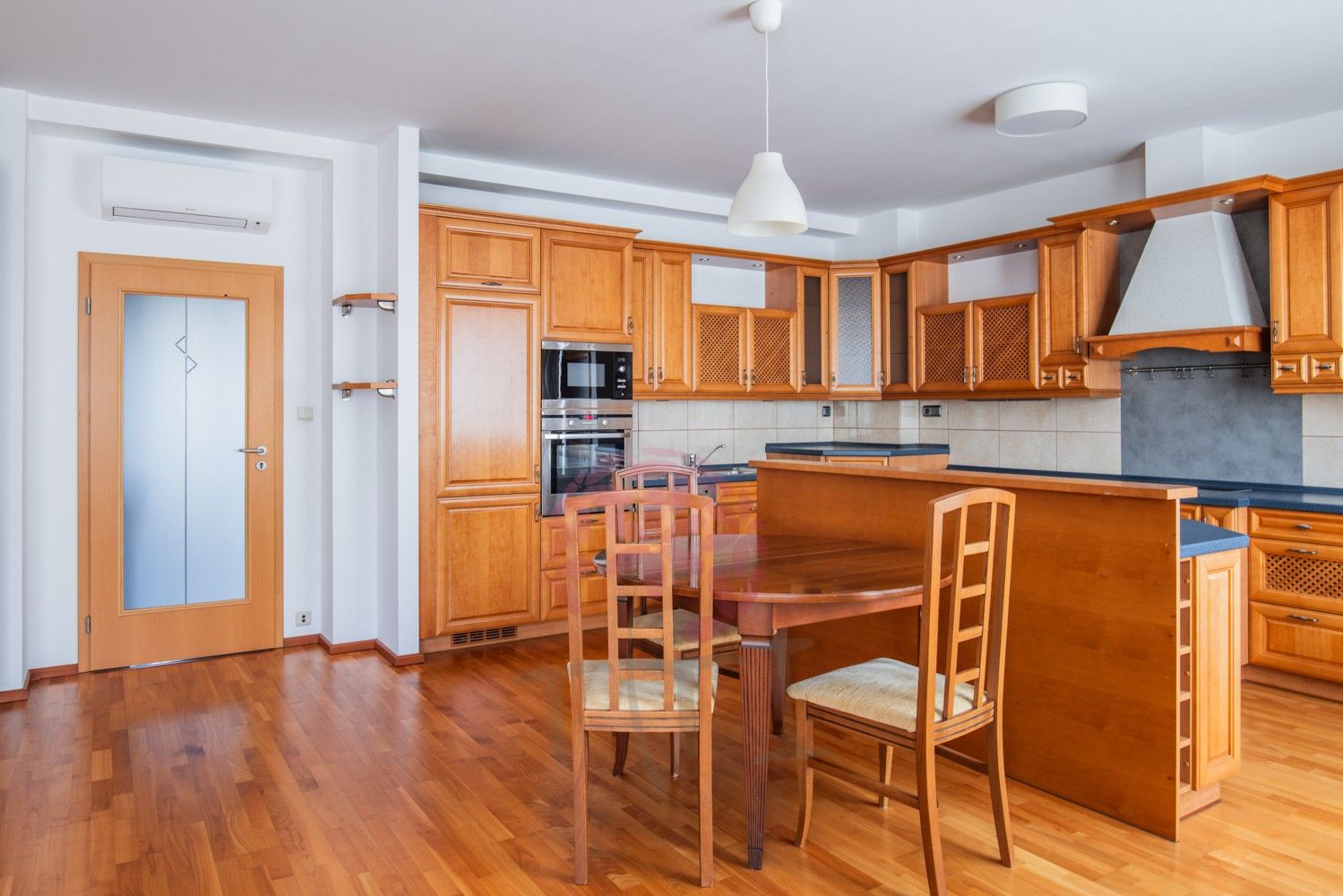 4+kk, Thámova, Praha, 120 m²