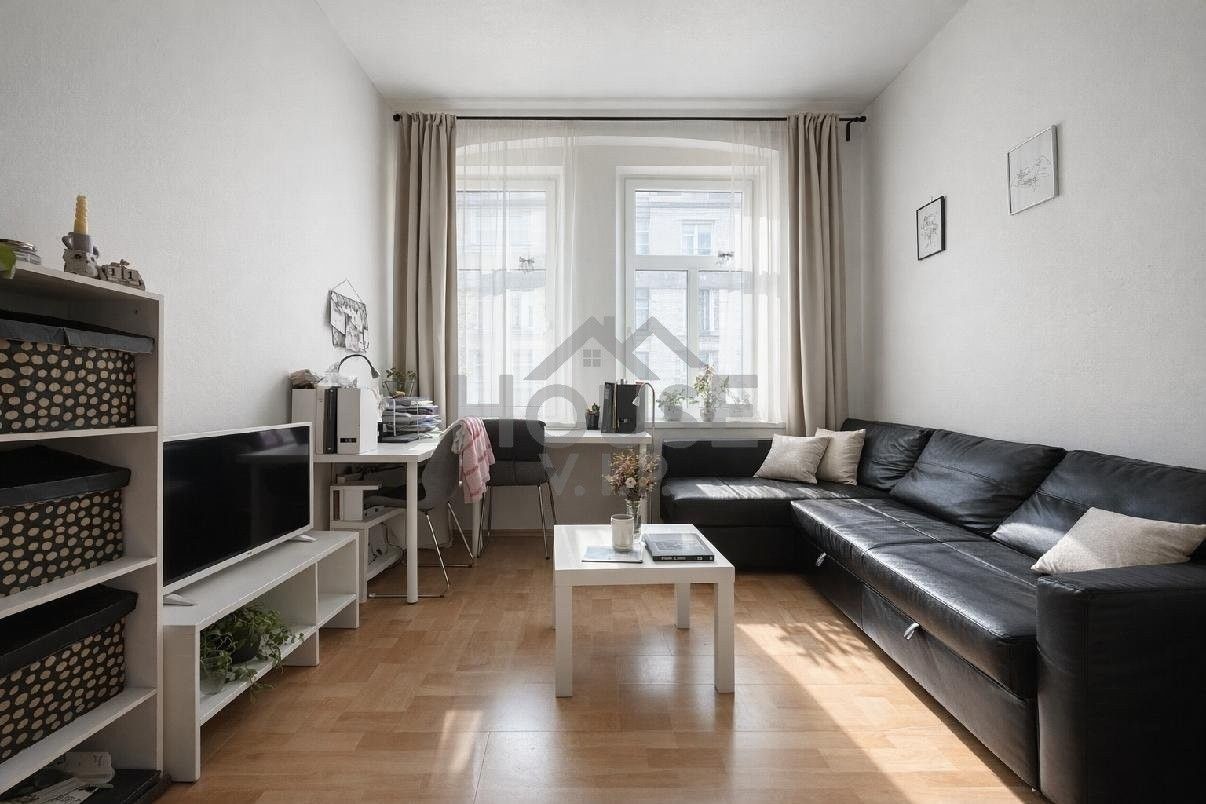 1+kk, Sevastopolská, Praha, 33 m²