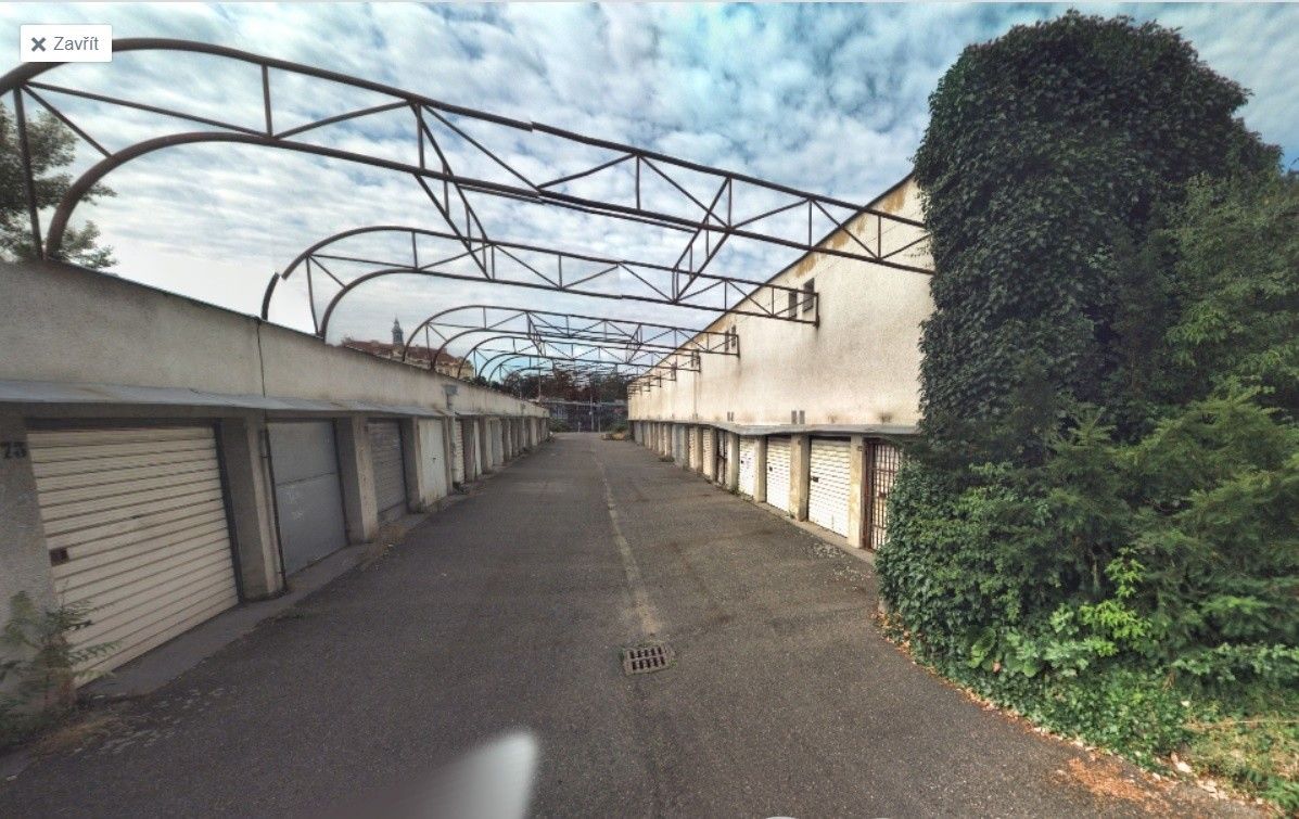 Garáže, Praha, 180 00