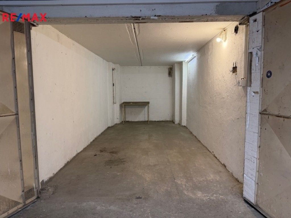 Pronájem garáž - Bellevue, Kladno, 19 m²