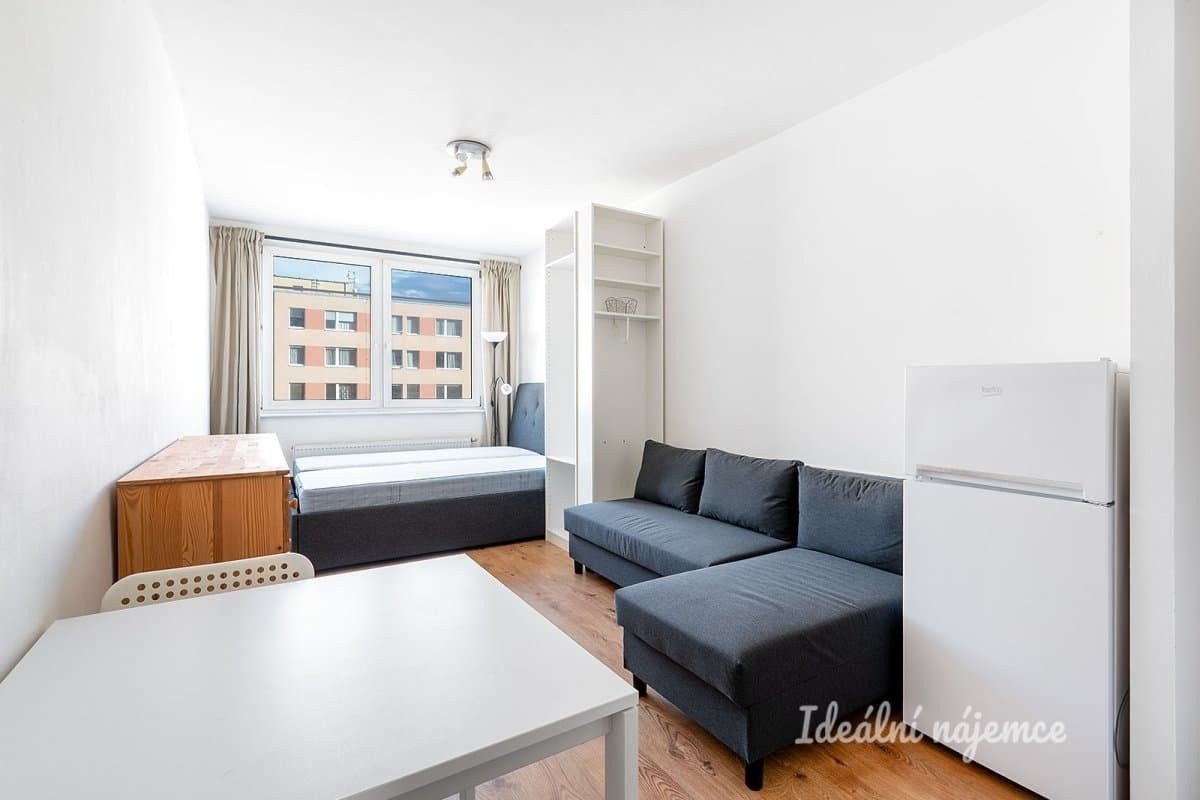 Pronájem byt 1+kk - Hnězdenská, Praha, 25 m²