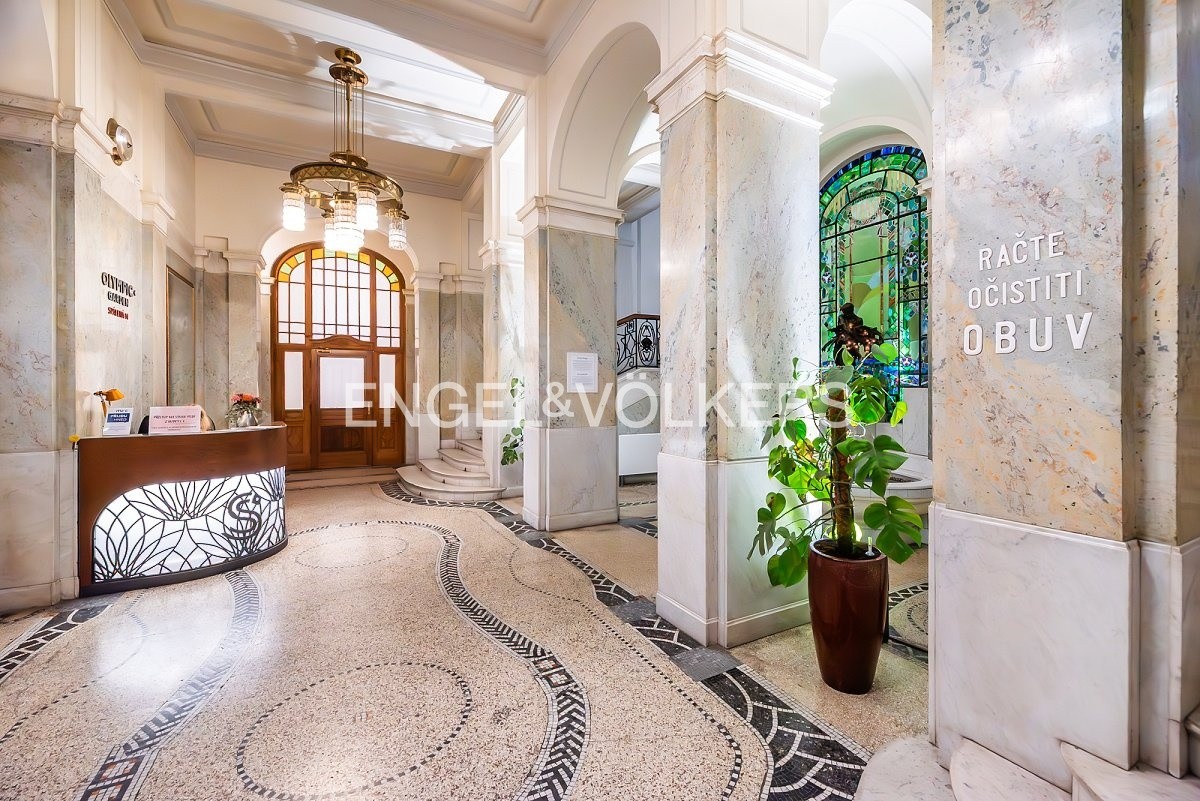 Pronájem kancelář - Spálená 76, Praha Nové Město, 537 m² - 2
