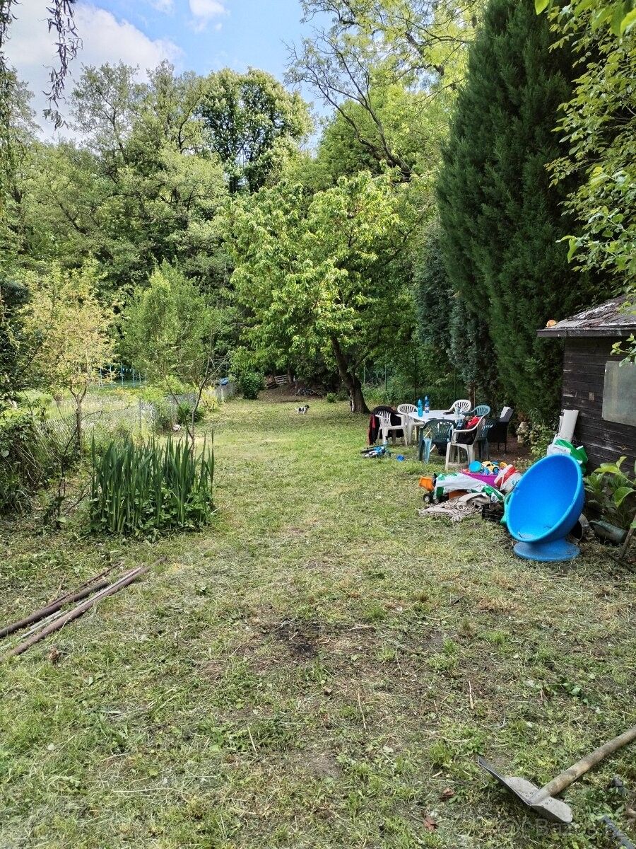 Zahrady, Praha, 196 00