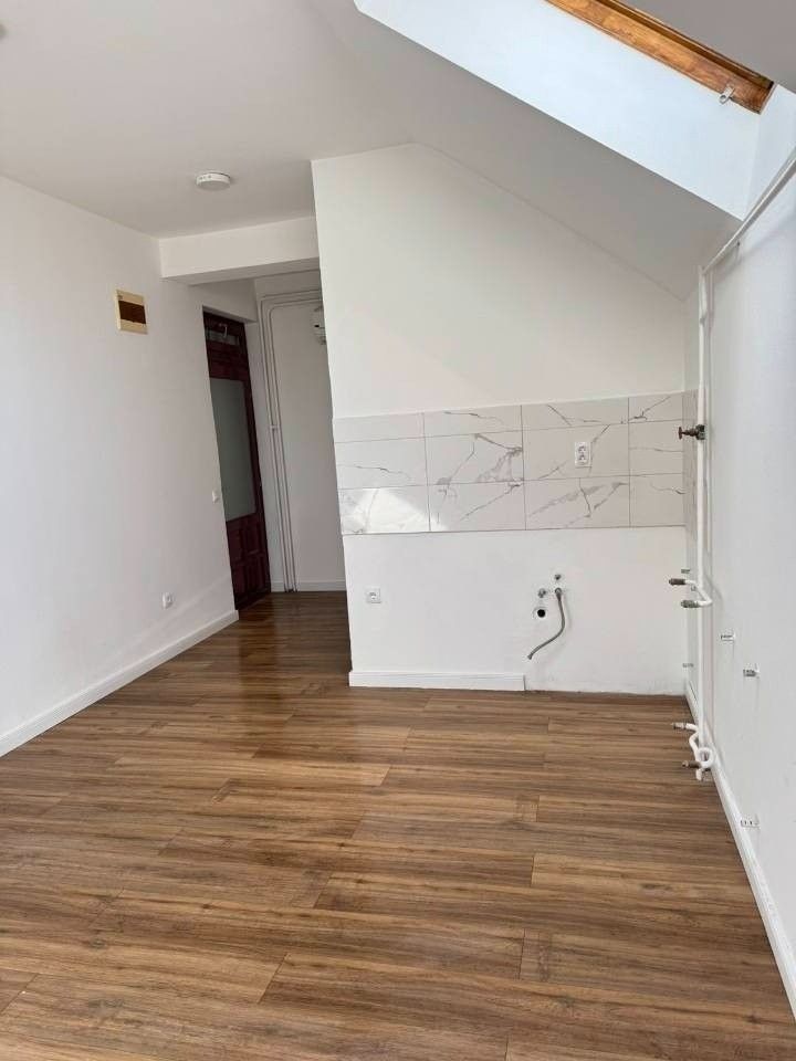 Byty, 987 66, Zahraničí