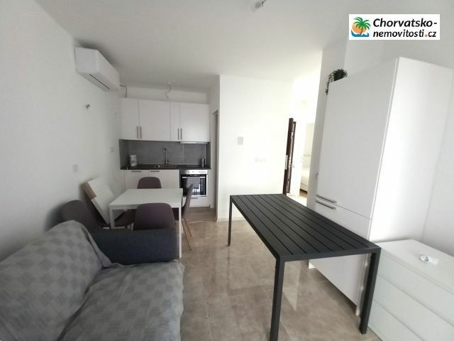 Byty, 987 66, Zahraničí