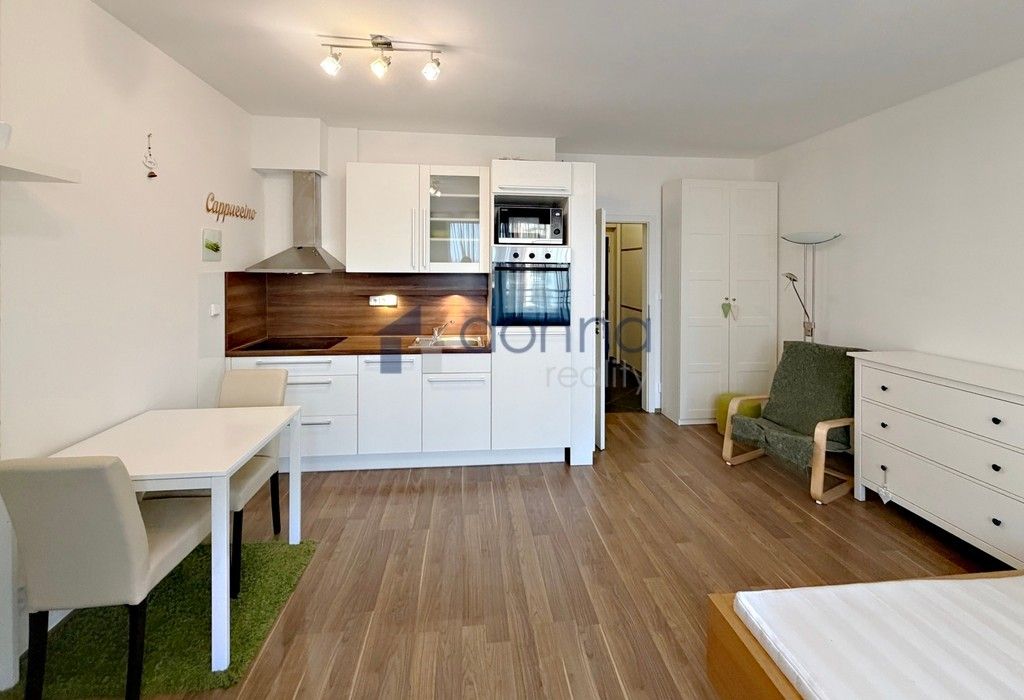 Pronájem byt - Praha, 199 00