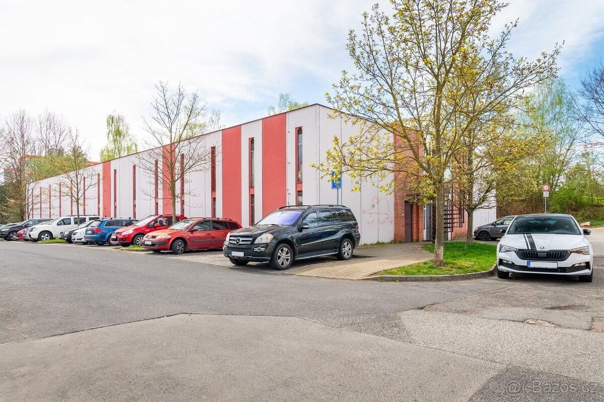 Garáže, Plzeň, 323 00