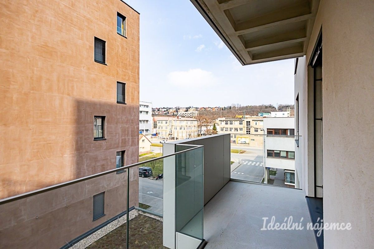 Pronájem byt 2+kk - Kolbenova, metro Praha, 54 m²