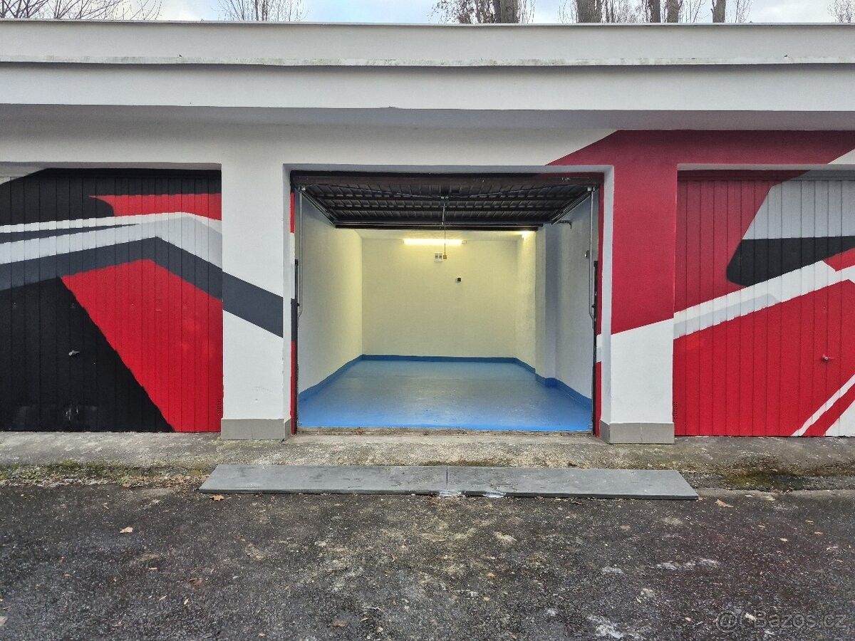 Garáže, Praha, 130 00