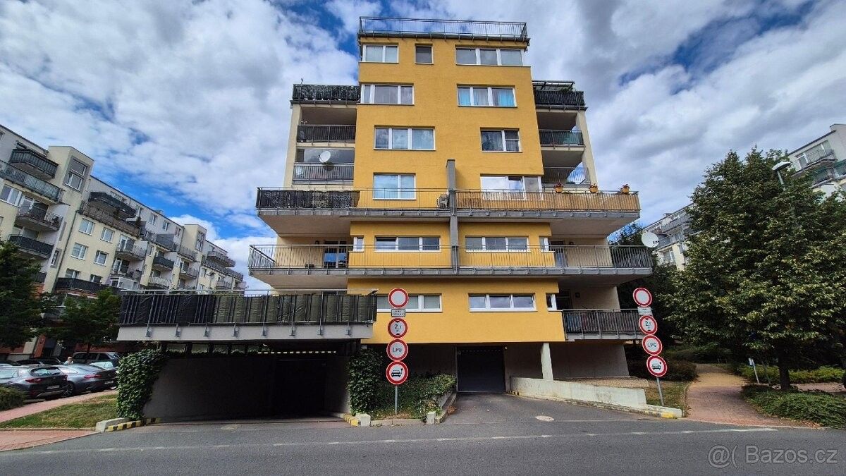 Garáže, Praha, 190 00