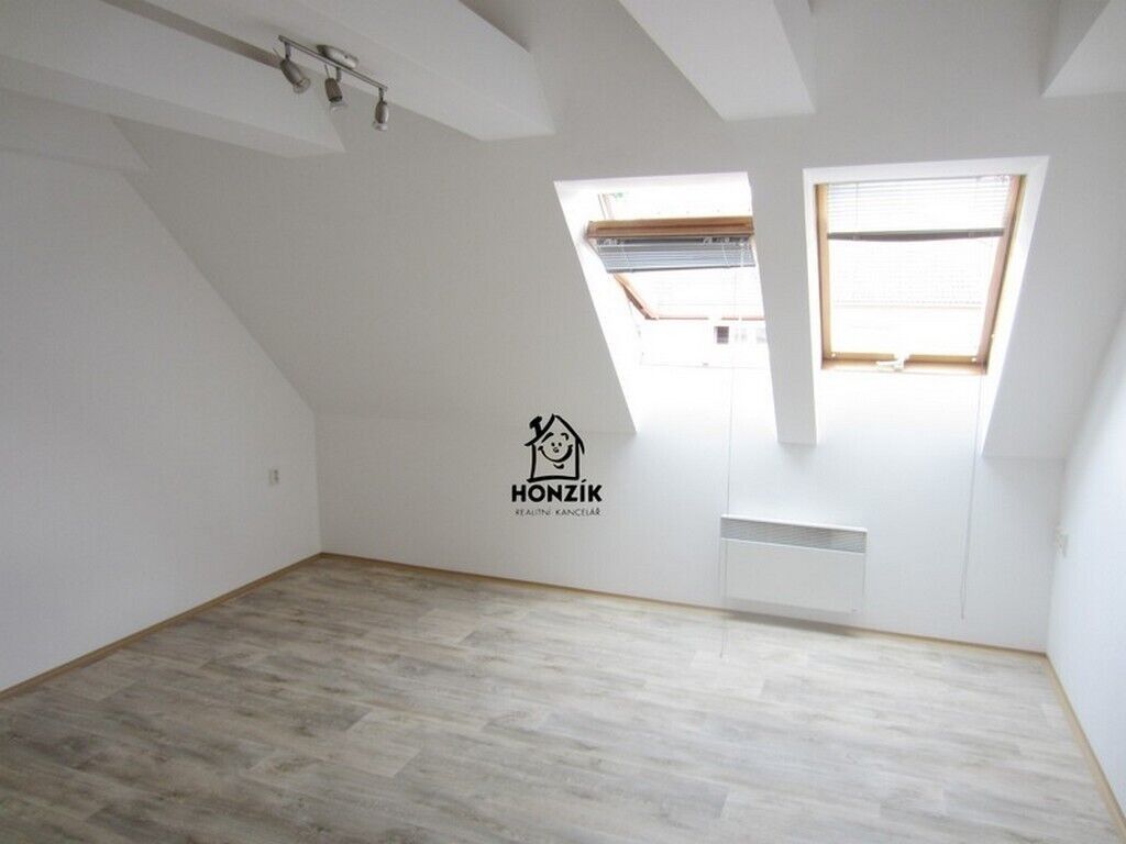 Pronájem byt 1+kk - Novovysočanská, Praha, 26 m²