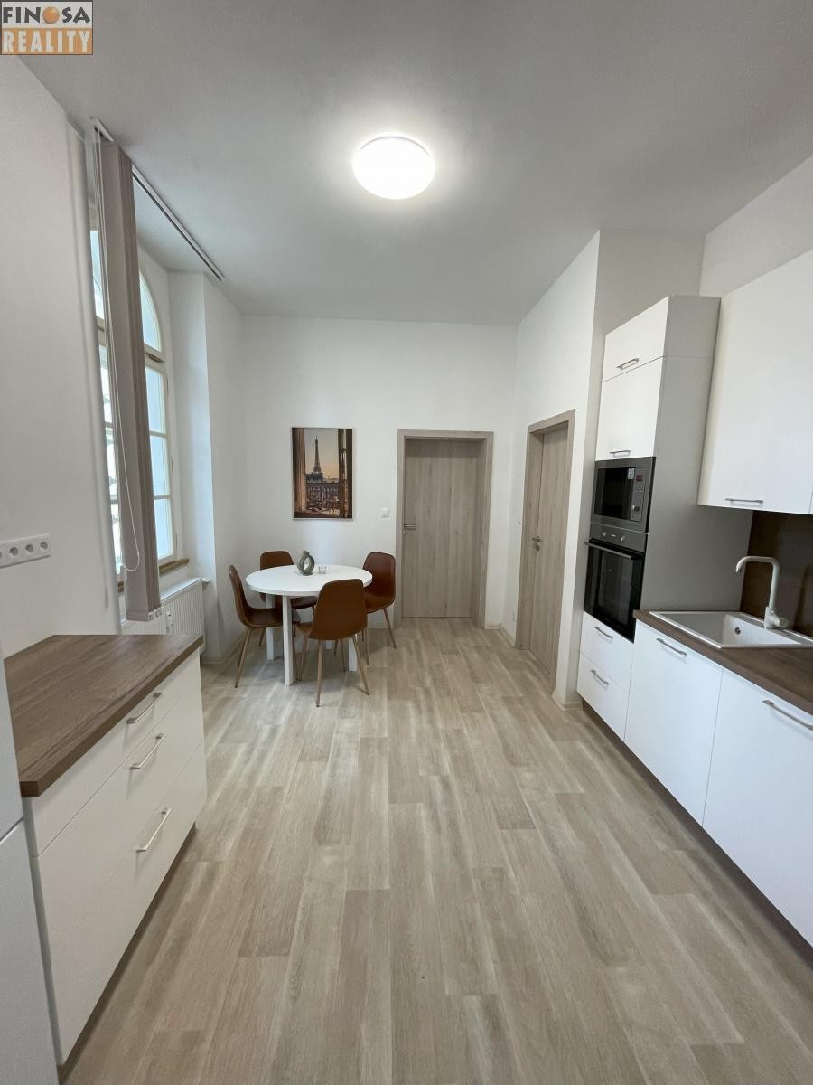 3+1, Nerudovo náměstí, Žatec, 89 m² - 1