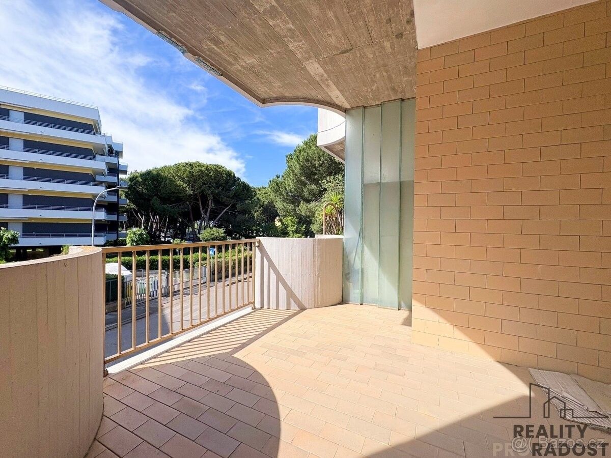 Byty, 987 66, Zahraničí