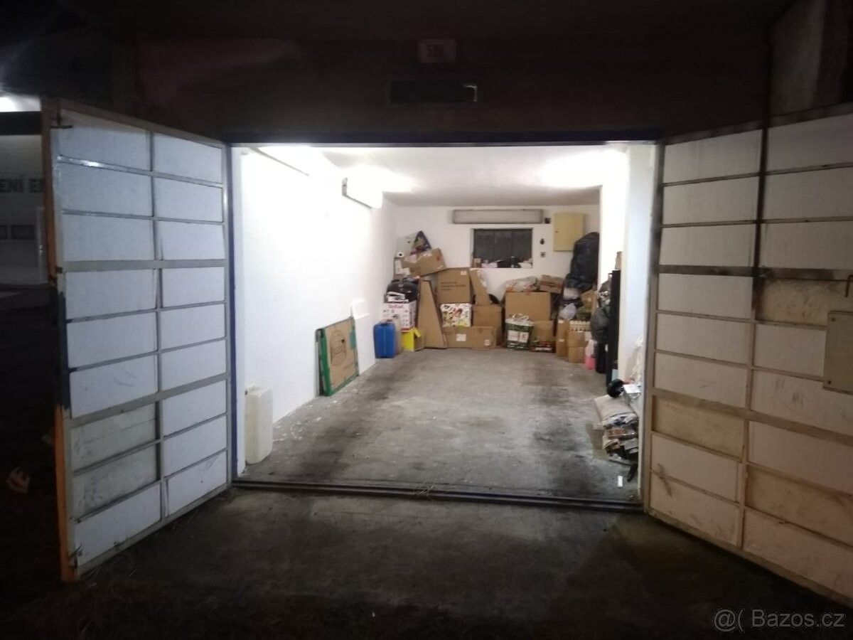 Garáže, Mělník, 276 01