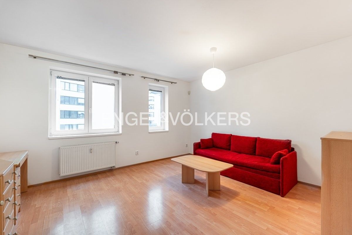 Ostatní, Plzeňská, Praha, 32 m²