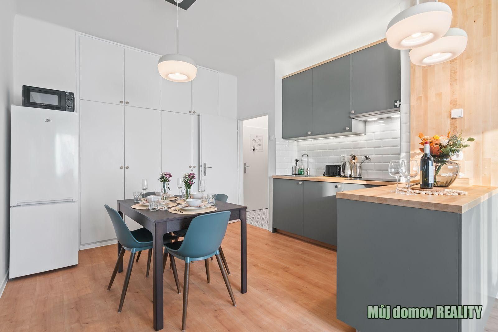 Pronájem byt 2+kk - Kolbenova, Praha, 60 m²