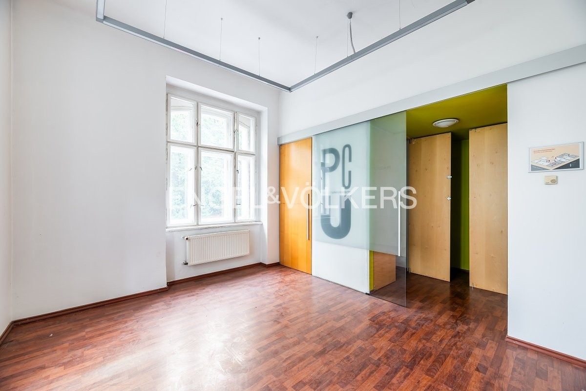 Pronájem kancelář - Polská, Praha, 358 m²