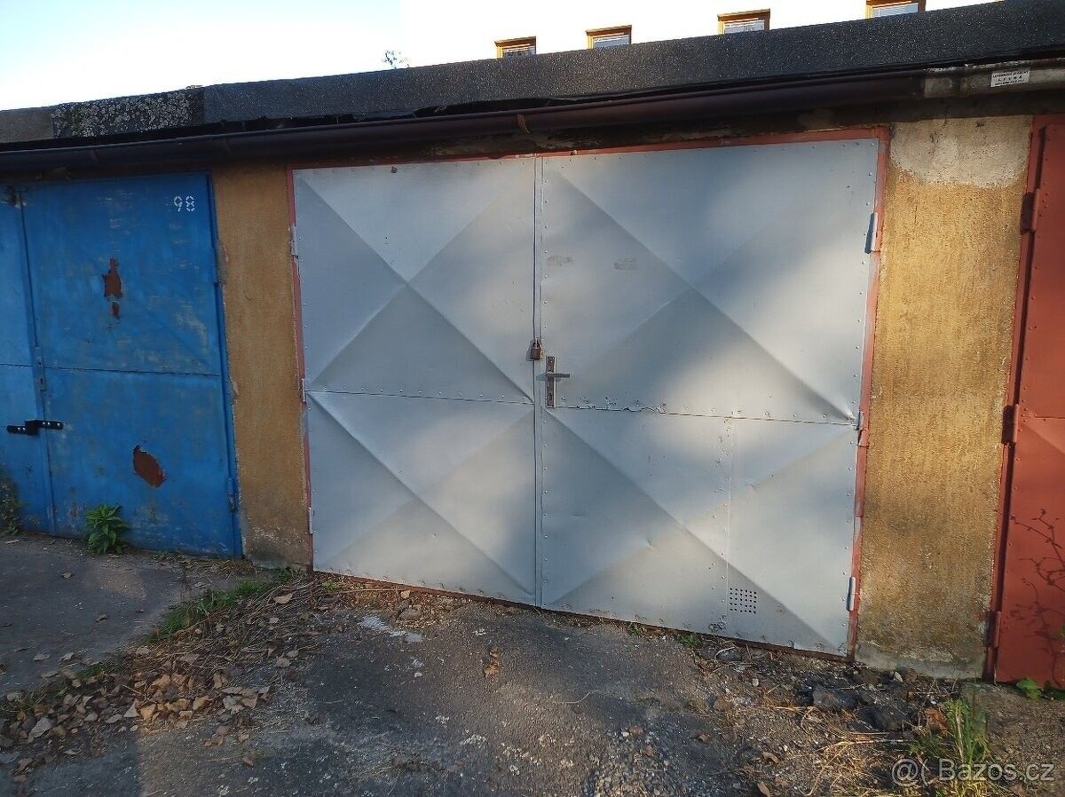 Garáže, Hradec Králové, 500 02