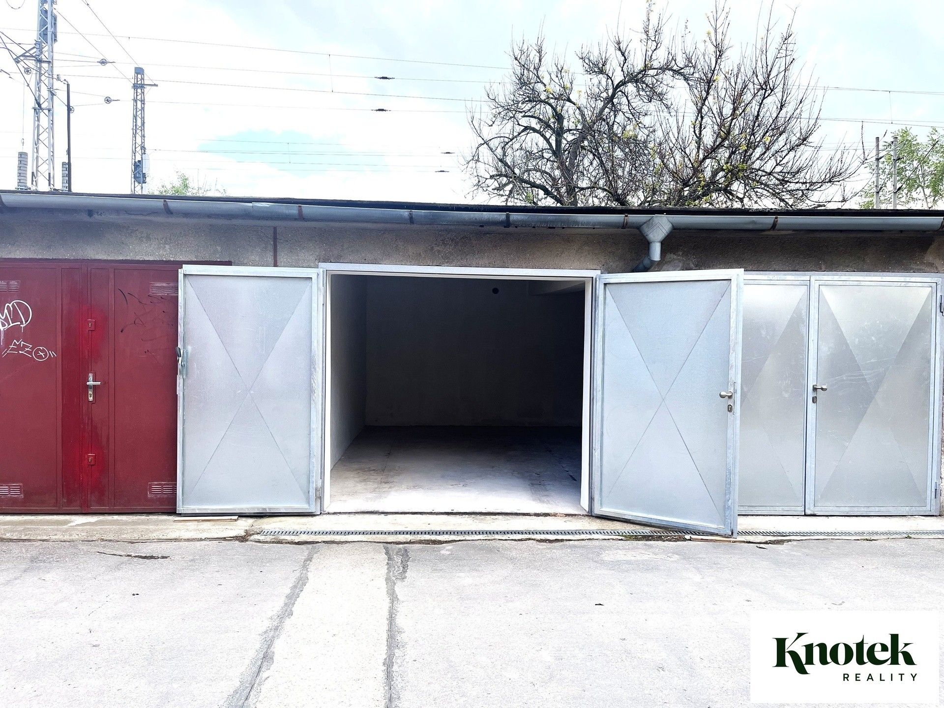 Garáže, Sazenice, Brno Komárov, 17 m² - 1