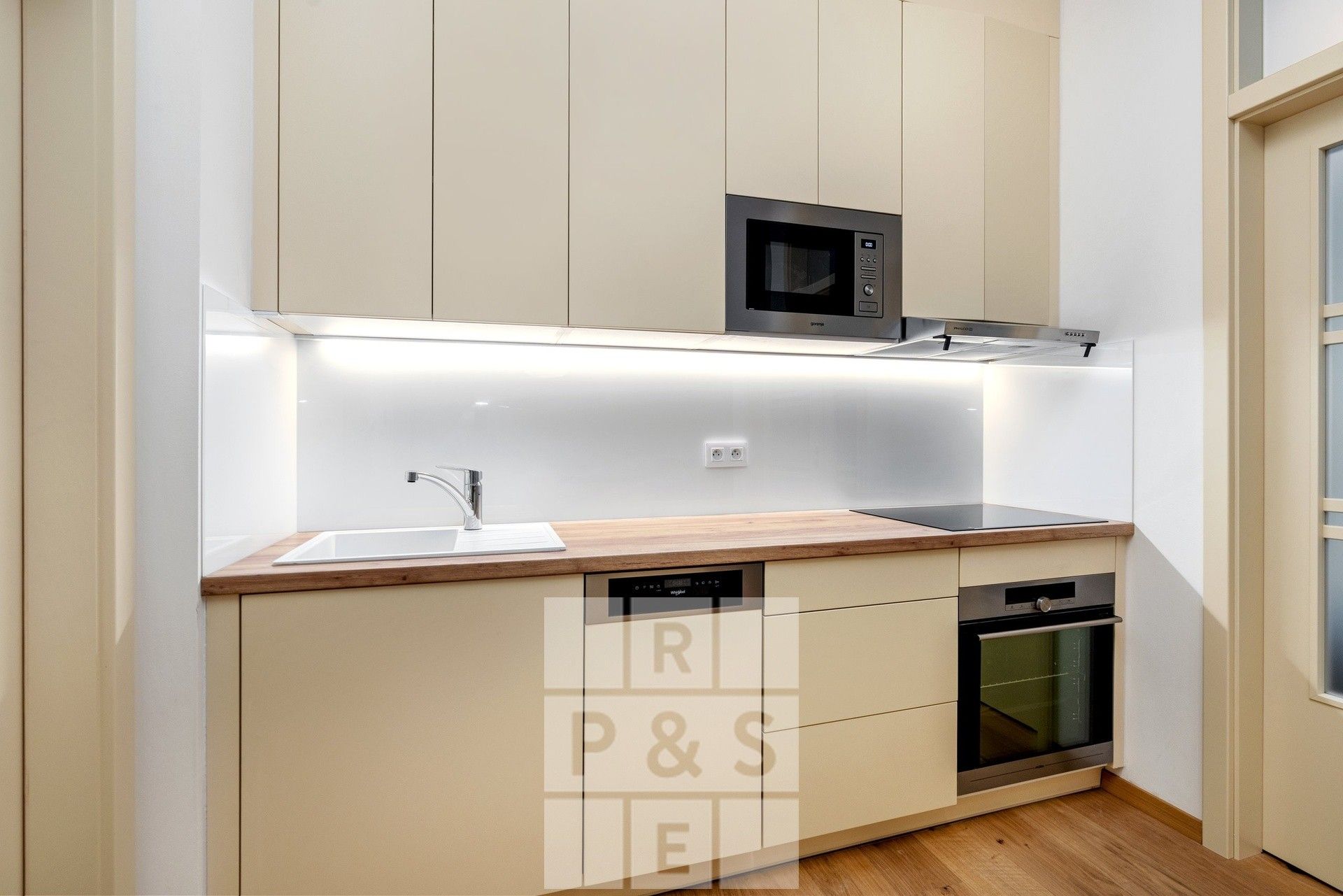 Pronájem byt 2+kk - Krymská, Praha, 49 m²