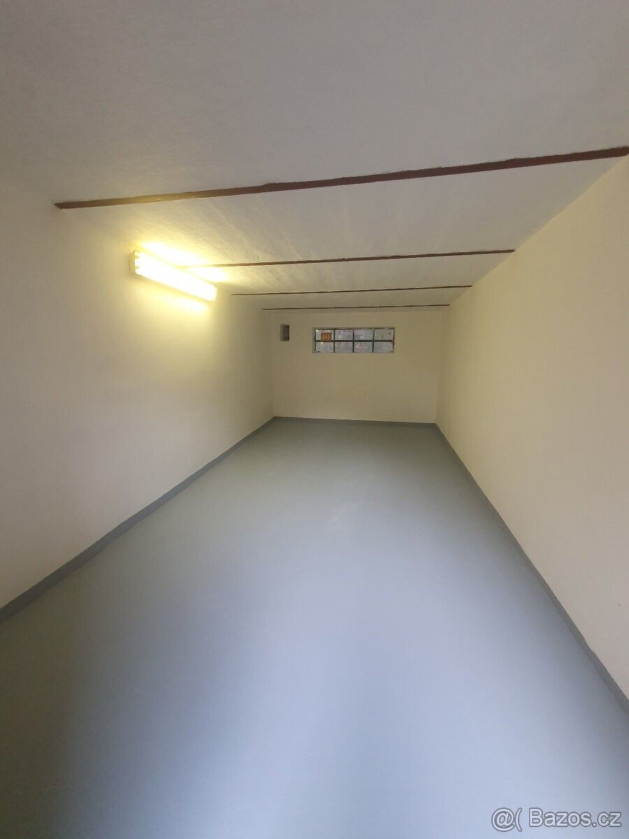 Garáže, Kladno, 272 01