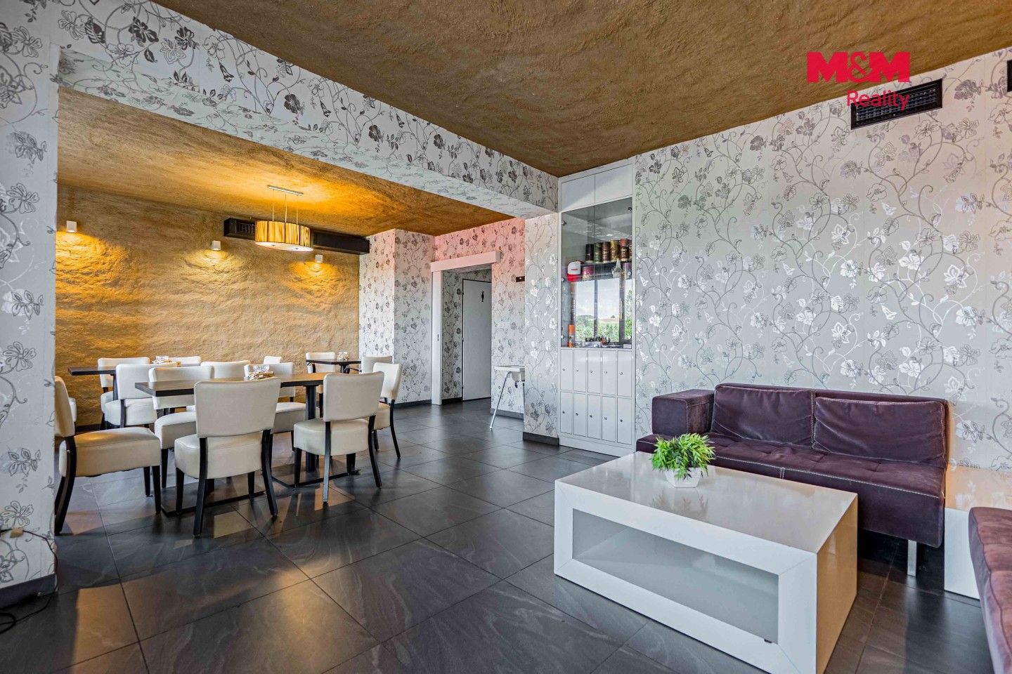 Restaurace · 350 m² · náměstí J. A. Komenského, Brušperk - 3