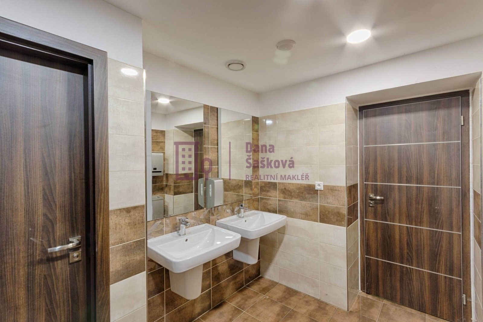 Restaurace · 160 m² · nám. Míru 165, Jindřichův Hradec I - 3