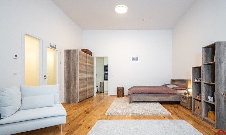 Pronájem byt 1+kk - Na Valentince 494/6, Praha, 55 m²