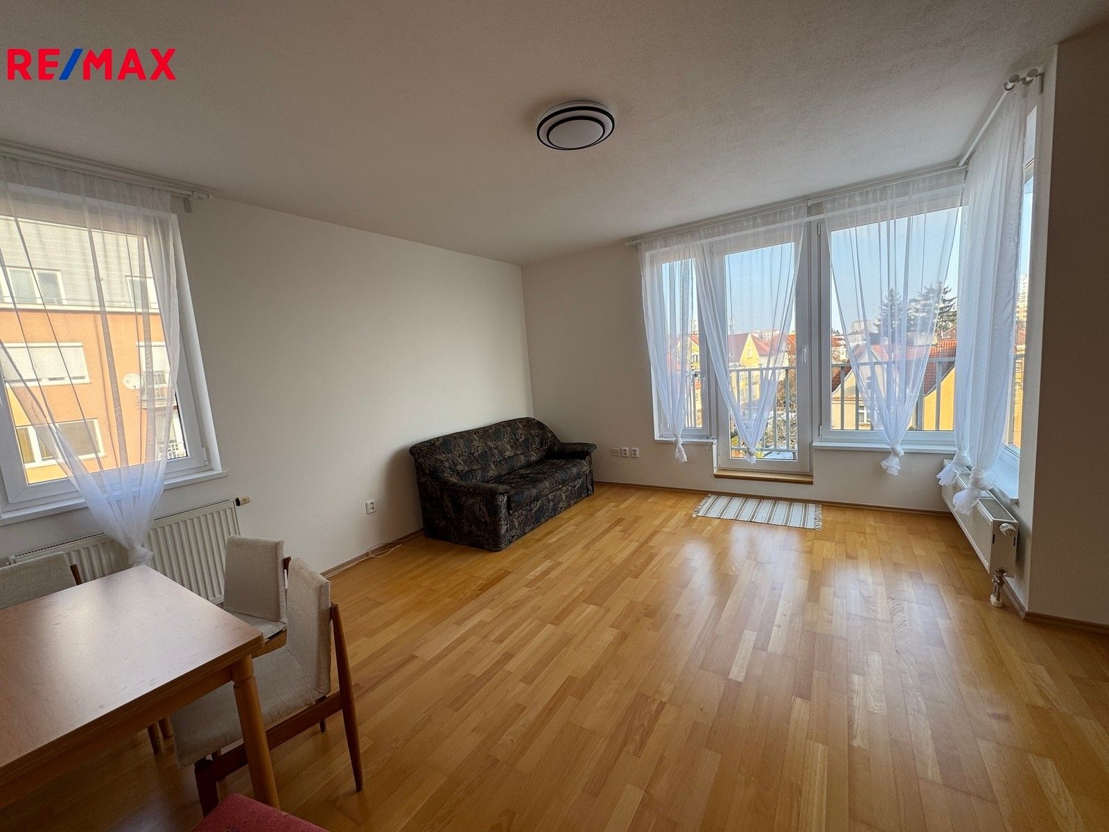 Pronájem byt 2+kk - Janýrova, Praha, 56 m²