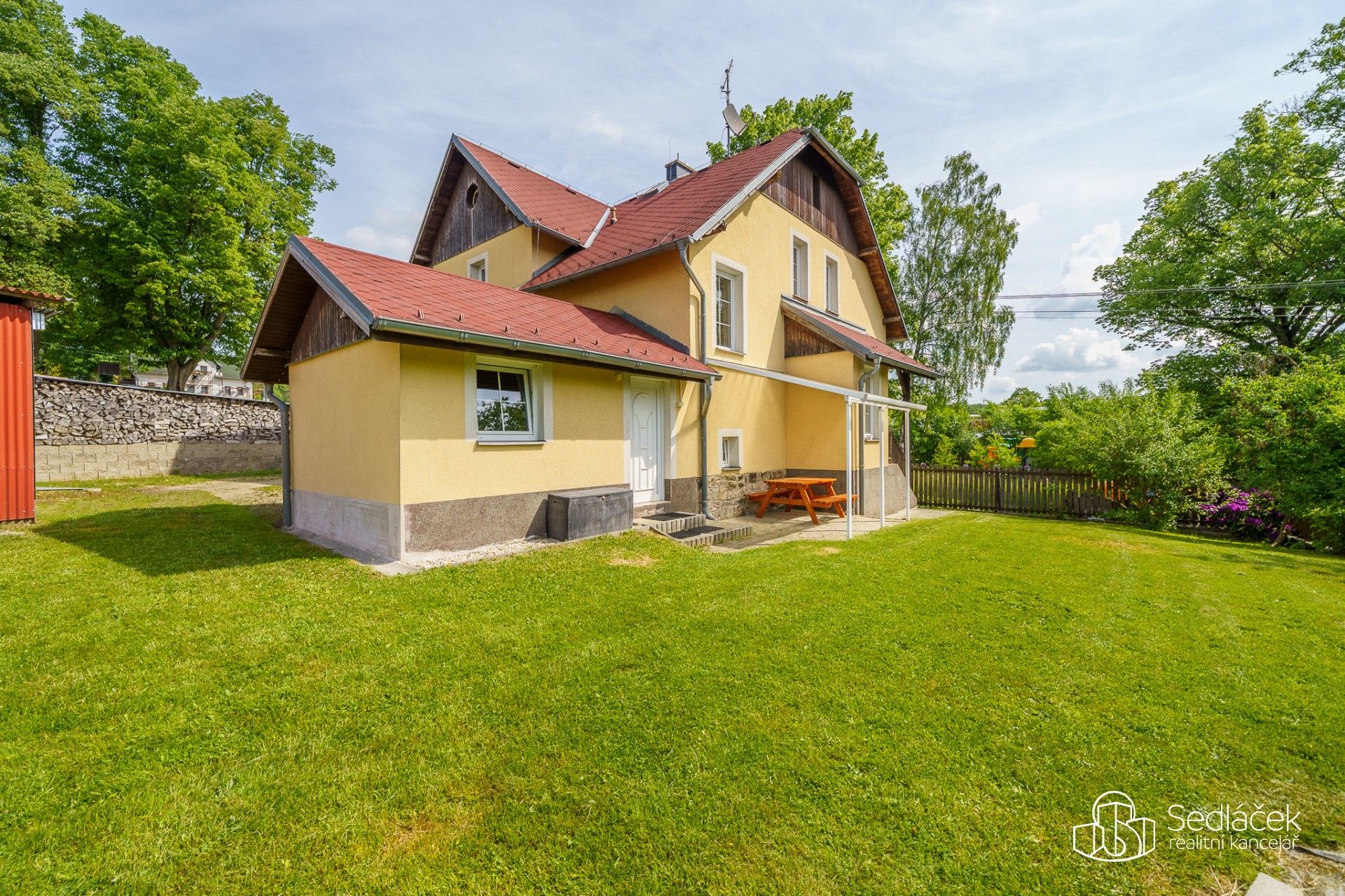 Ubytovací zařízení, 180 m²
