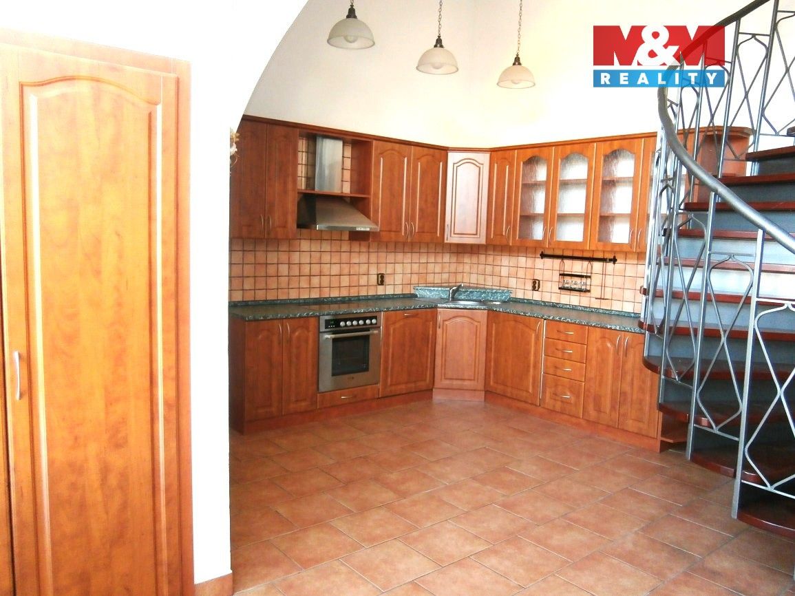 Prodej rodinný dům - Dlouhá, Lenešice, 218 m²