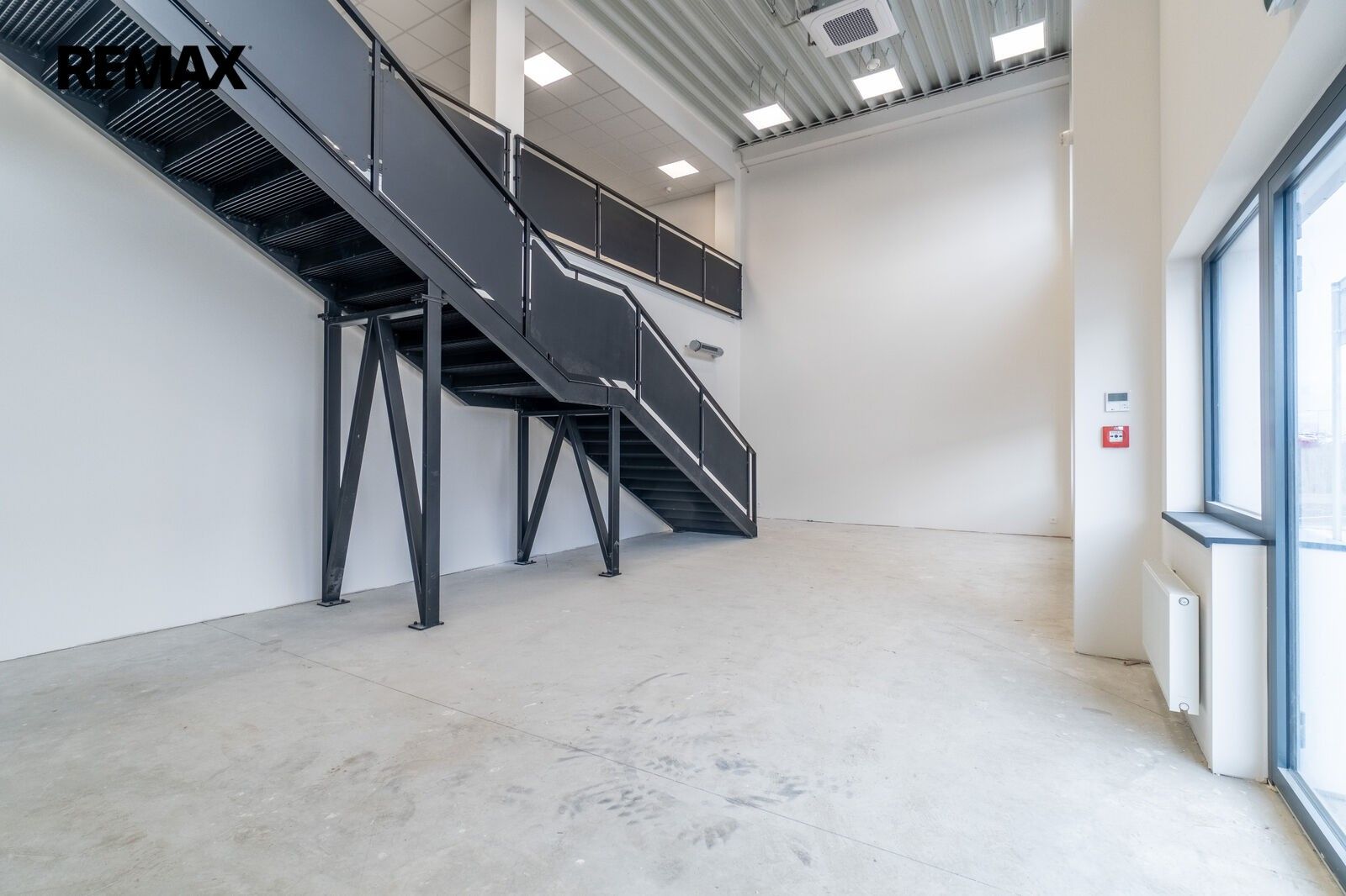 Obchodní prostory, Tuchoměřice, 289 m² - 1