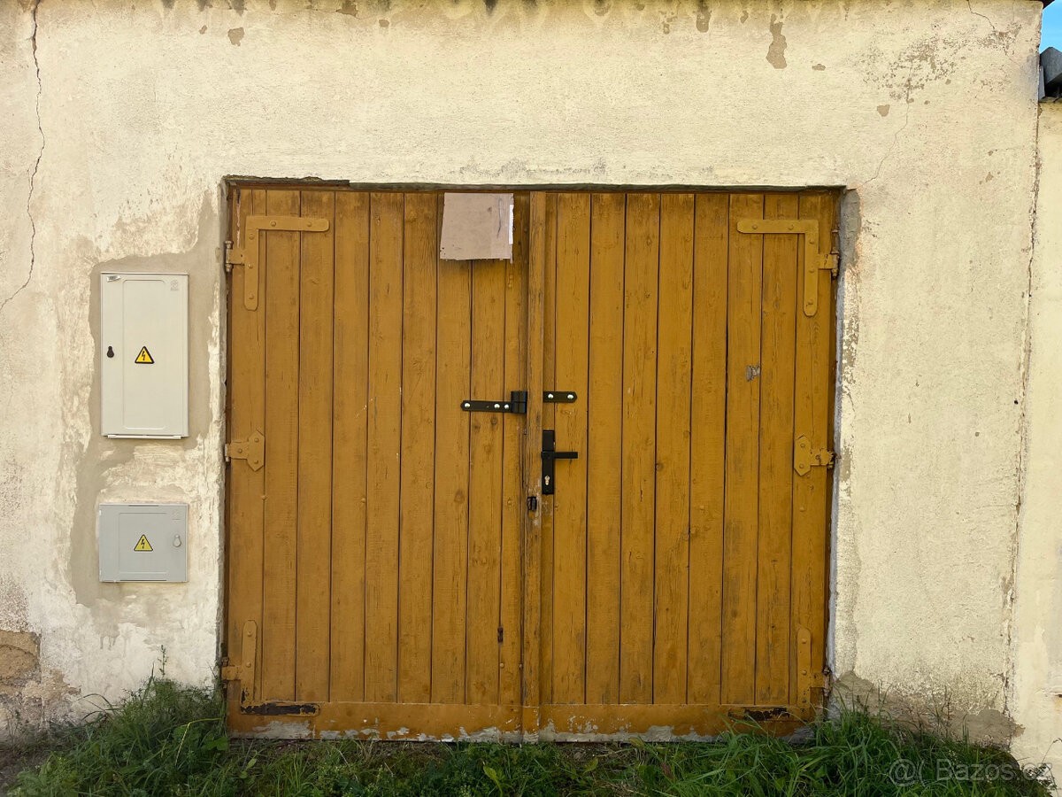 Garáže, Jindřichův Hradec, 377 01 - 2