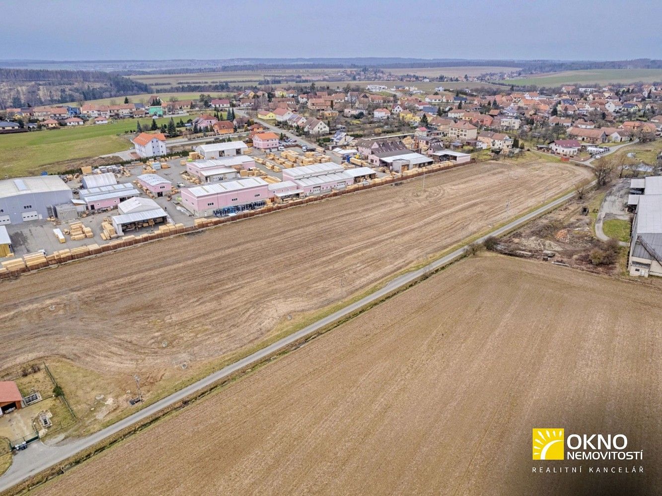 Komerční pozemek, 700 m²