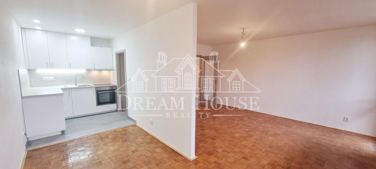 Pronájem byt 1+kk - Nad Ohradou, Praha, 49 m²